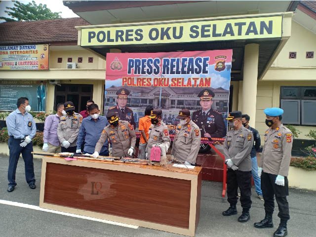 tersangka pembunuhan, barang bukti pembunuhan 