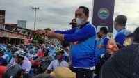 Bupati Oku Selatan Popo Ali Saat Bersiap Dalam Mengangkat Bendera Start