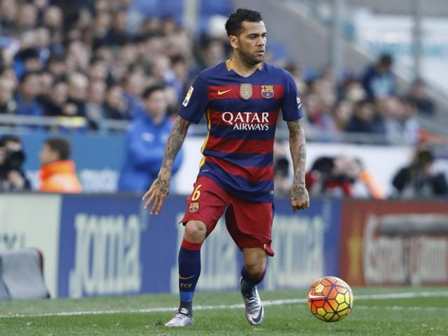 Alves adalah bek sayap energik , laga lanjutan La Liga , Pemain Asal Brasil