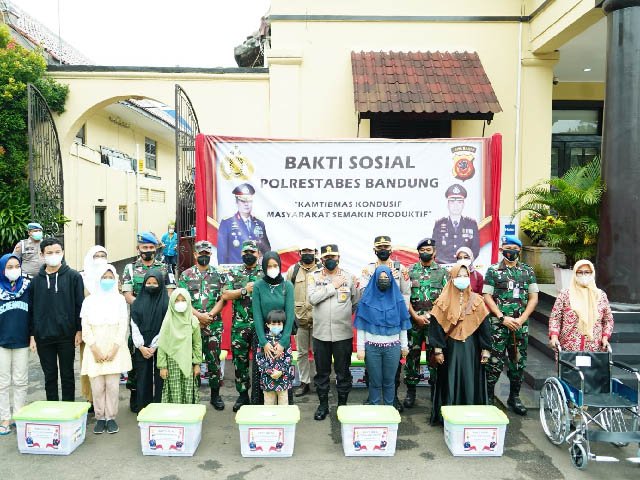 bantuan sembako , disiplin protokol kesehatan , vaksin sinovac