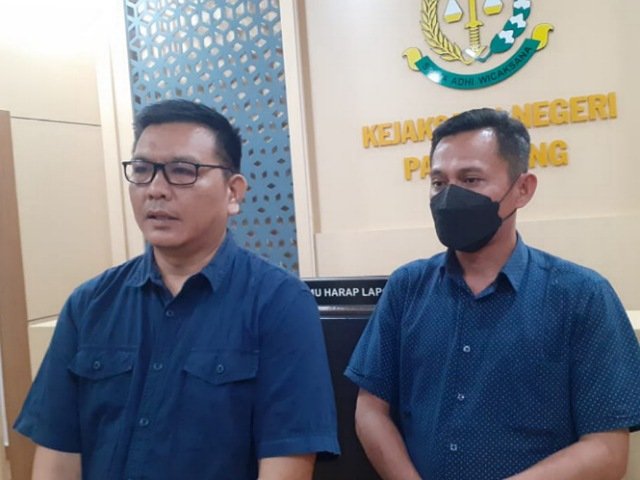 korupsi pembelian gas bumi , penyerahan tersangka dan barang bukti , perkara tindak pidana korupsi