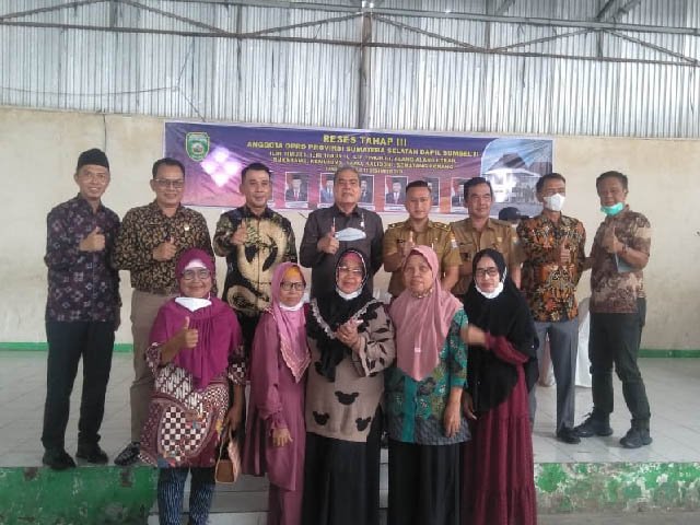 memperjuangkan aspirasi masyarakat