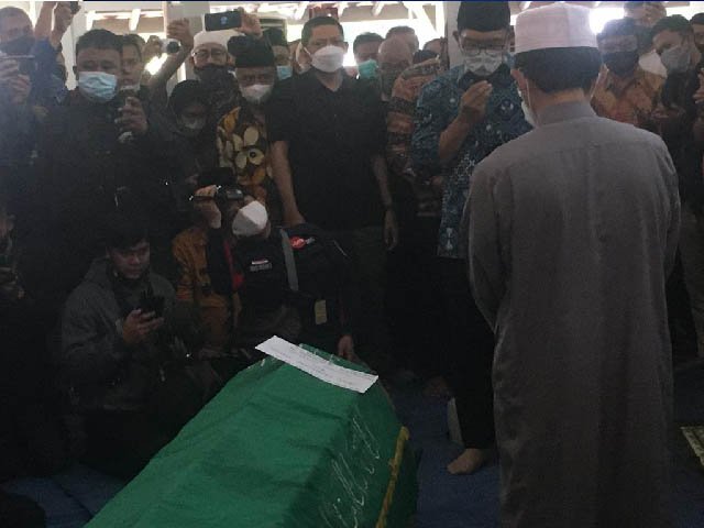 indikasi meninggal dunia , melaksanakan sholat jenazah , Wali kota Bandung Meninggal dunia