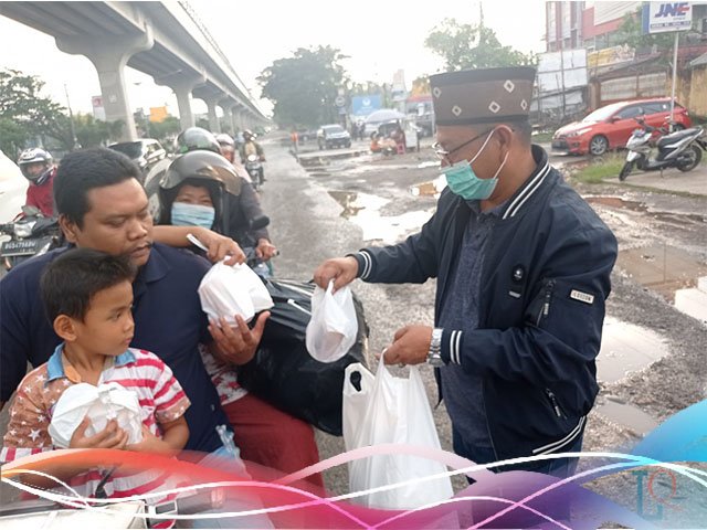 ramadhan penuh berkah,membagikan paket takjil, DPW Garpu Sumsel