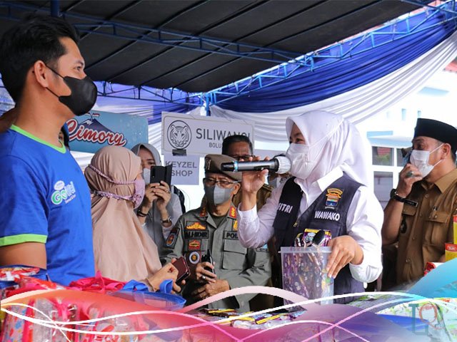 bazar di halaman kecamatan , mendapatkan sembako murah , stok bahan pangan