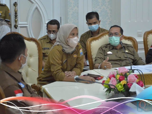 mengalami moratorium , Pegawai Pemerintah dengan Perjanjian Kerja , tenaga honorer