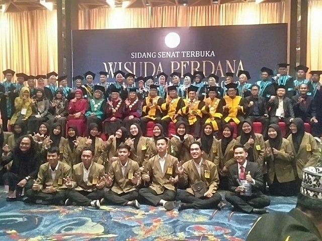 Wisuda Perdana STIQ Al Lathifiyyah Palembang Hasilkan 13 Orang Hafiz Quran 30 Juz