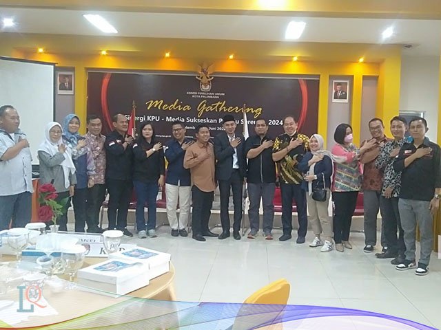 Informasi Yang Akurat , media center khusus , salah satu pilar demokrasi , sarana penyiaran