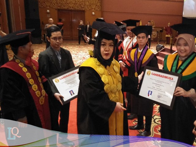 Ilmu Politik , lulus dengan pujian , Stisipol Candradimuka , Wisuda