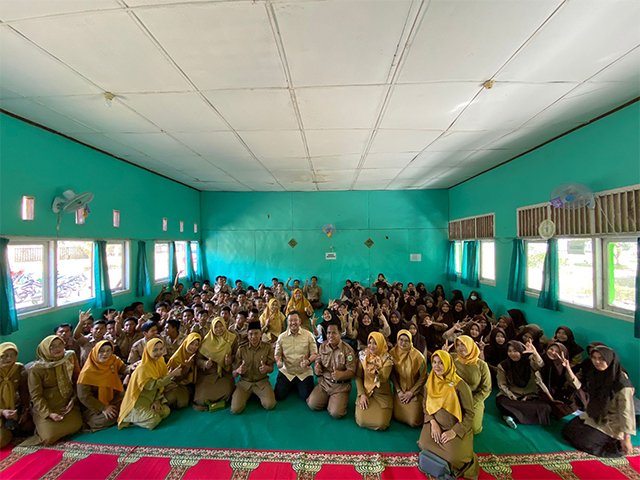 fasilitas alat kelengkapan sekolah