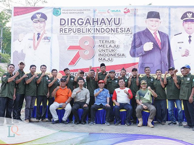 HUT RI ke-78 , lomba makan kerupuk , suasana lomba