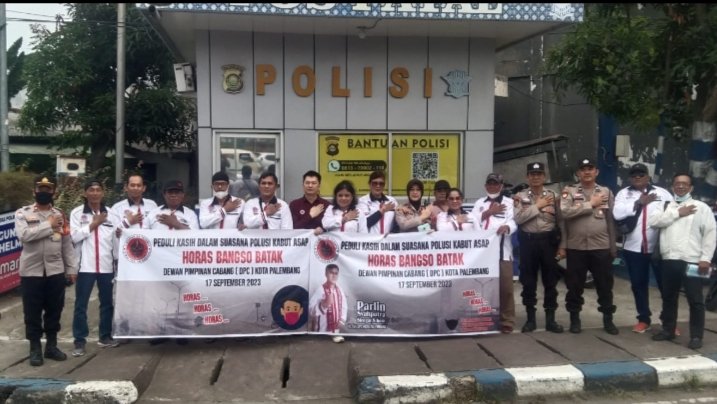 Antisipasi Penyakit ISPA, DPC Horas Bangso Batak Kota Palembang Bagikan 1.000 Pieces Masker Kepada Masyarakat