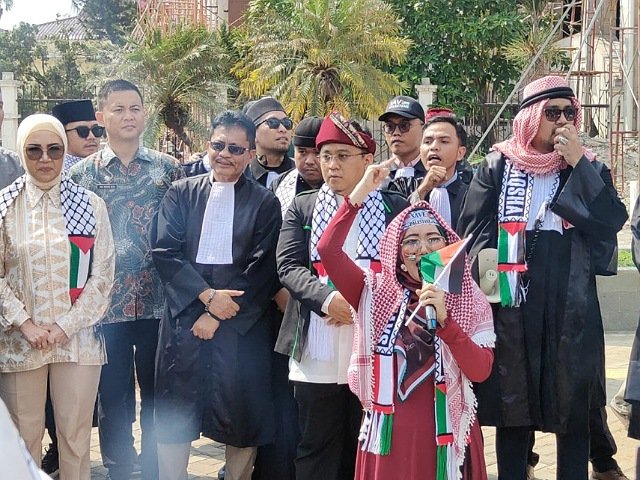 aksi solidaritas , kejahatan Perang