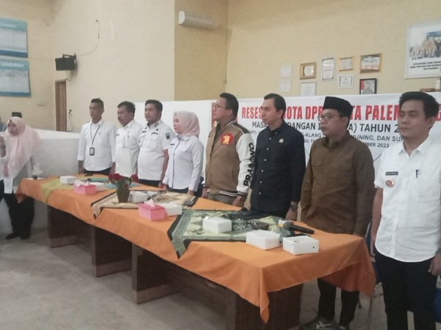 Anggota DPRD Palembang Dapil II Reses Masa Persidangan III Di Hari Pertama Ke Kantor Camat Sukarami, Auto 2000 Tanjung Api-Api Dan Meninjau Beberapa Titik Banjir