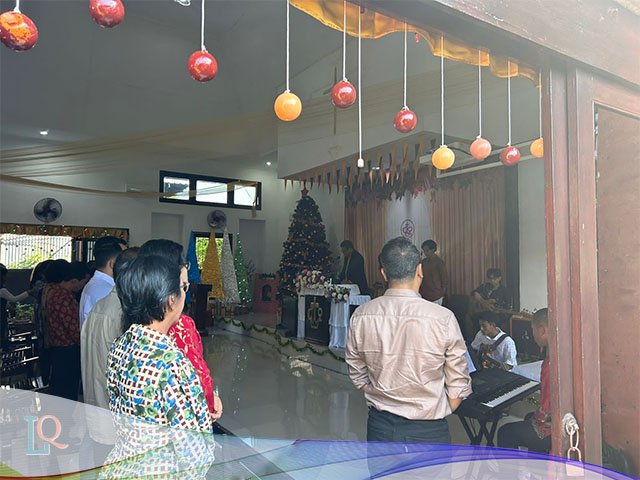 melaksanakan persembahyangan