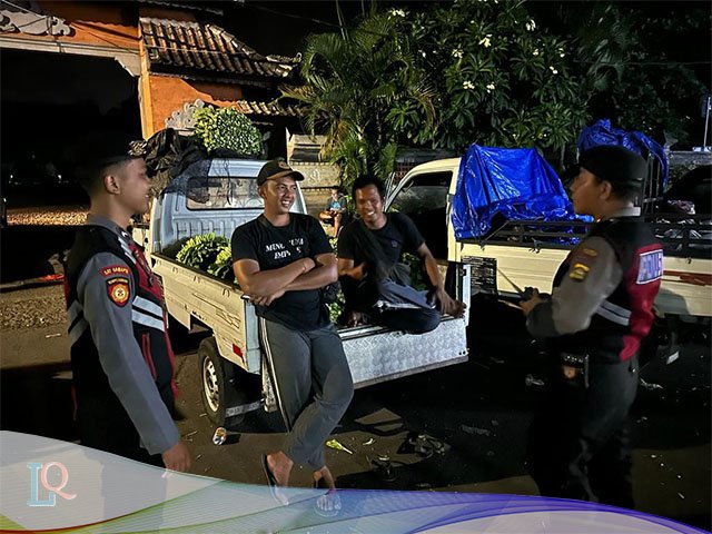 menjaga keamanan