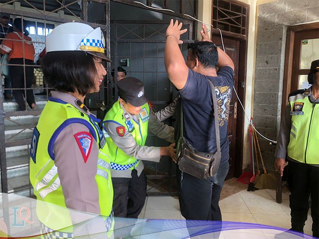 Operasi Mantap Brata Agung , Pelipatan Surat Suara , petugas pelipatan suara