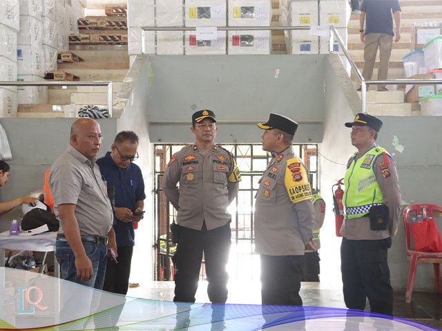 pengecekan gudang logistik pemilu