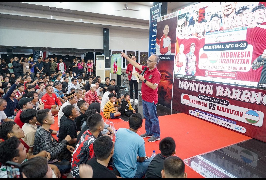 Pj Bupati Sandi Fahlepi dan Ribuan Warga Muba Nobar Timnas U-23