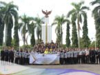 Tabur Bunga di Makam Pahlawan