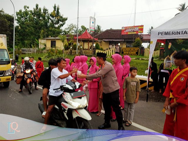 kegiatan berbagi takjil