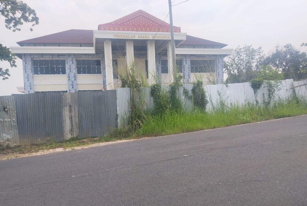 Bangunan yang menelan dana Miliyaran rupiah Menghawatirkan Untuk Digunakan