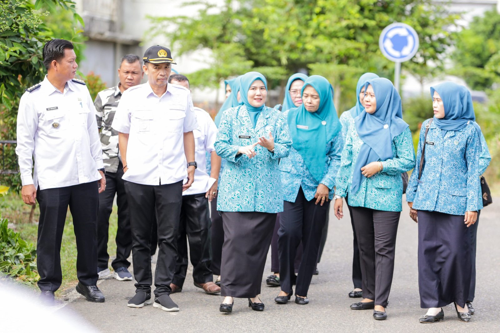 Pj Ketua TP PKK Triana Sandi Kunjungi Ketua Tim penggerak PKK Kelurahan Balai Agung
