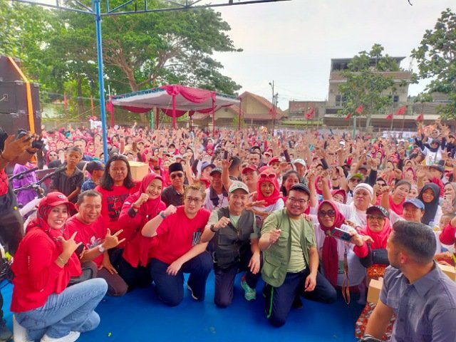 Antusias Ikuti Senam Sehat DPC PDI Perjuangan Palembang Bersama Ratu Dewa dan Prima Salam (RDPS)