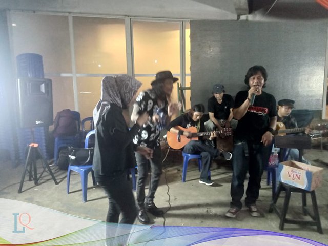 Komunitas Buset MK , Pempek Kapal Selam