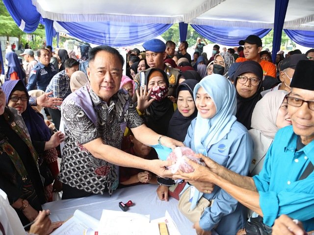 Dibuka Cik Ujang, Pasar Murah Gelaran Pemprov Sumsel di Monpera Disambut Antusias Masyarakat