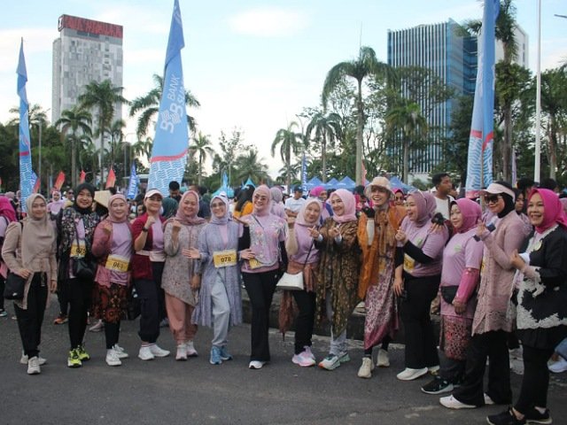 Ketua Persit KCK Cabang XLII Kodim 0418/Palembang Ikuti Kebaya Run 5K