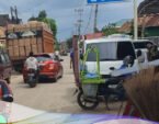Aktivitas Bongkar Muat Barang , Mobil Bongkar Muat