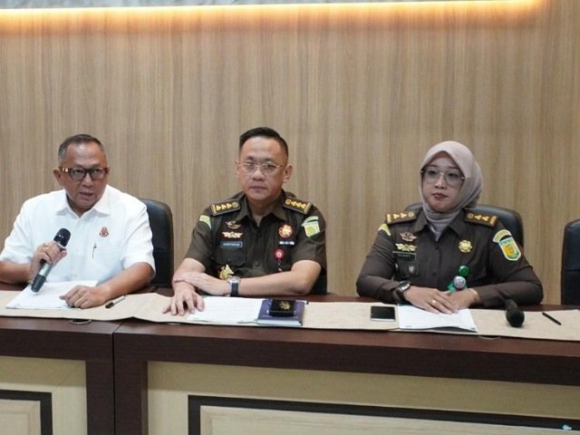 Penahanan Tersangka WS Dalam Perkara Dugaan Tipikor Pemberian Fasilitas Pinjaman/Kredit Dari Salah Satu Bank Plat Merah Kepada PT. BBS dan PT. SAL