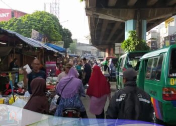Flyover Pasar Kiaracondong Bandung, Pedagang Kaki Lima
