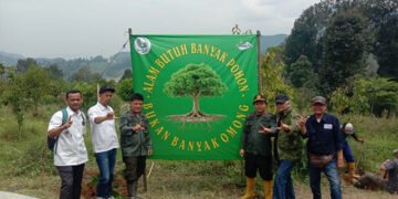 Tanam Pohon di SPAM Gambung