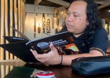 Lentera di Sudut Burjo; Menggugat Syahwat Korporasi, Membela Ekonomi Rakyat