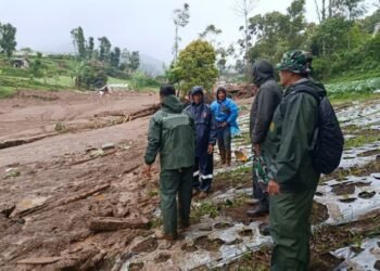 Longsor di Cisarua Bandung Barat, 30 Rumah Tertimbun, 3 Orang Meninggal