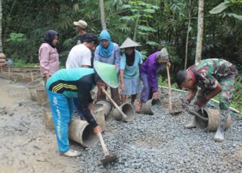 Gotong Royong Warga Somagede