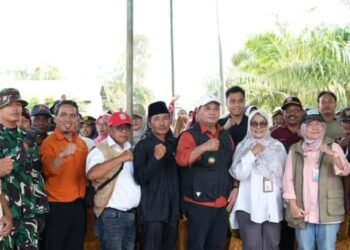 Ketua Komisi II Ali mahmudi DPRD Banyuasin Hadiri Panen Padi didesa Songo makmur Kec.Selat Penuguan