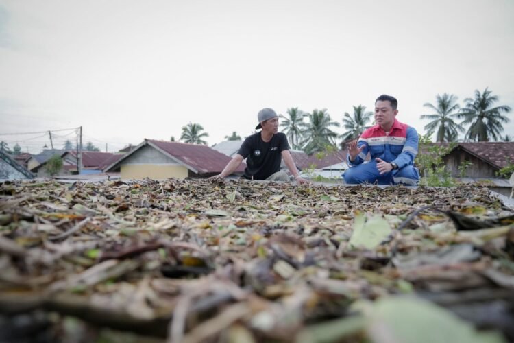 Pertamina Patra Niaga Kilang Plaju Berdayakan Warga Olah Eceng Gondok Jadi Produk Bernilai Ekonomi