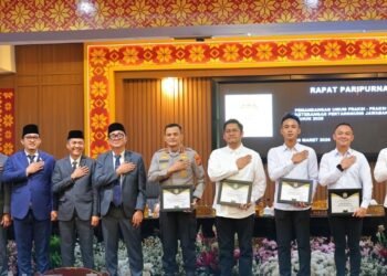 Ungkap Kasus 4 Kg Sabu, Kapolrestabes Palembang dan Delapan Personel Satres Narkoba Polrestabes Palembang Raih Penghargaan DPRD Palembang