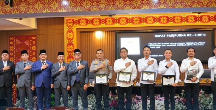 Ungkap Kasus 4 Kg Sabu, Kapolrestabes Palembang dan Delapan Personel Satres Narkoba Polrestabes Palembang Raih Penghargaan DPRD Palembang