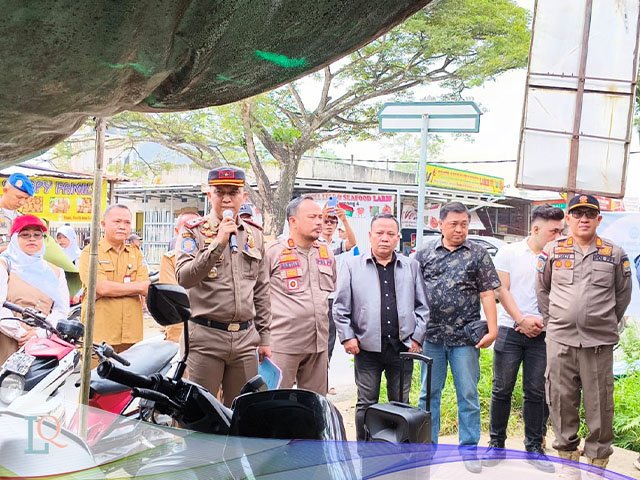 pembongkaran di zona hijau