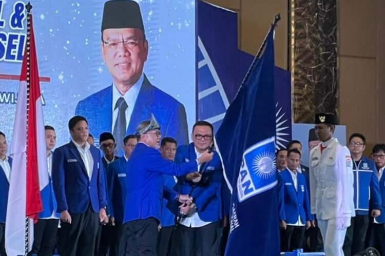 Zulhas Lantik Pengurus PAN Sumsel, Targetkan Tiga Besar di Pemilu 2029