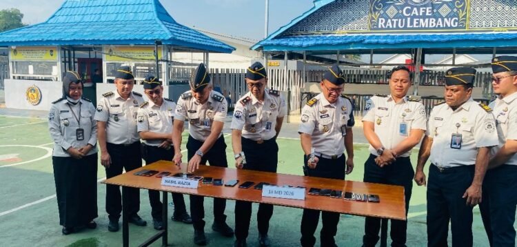 Rutan Kelas I Palembang Musnahkan Barang Hasil Razia, Wujud Komitmen Jaga Keamanan dan Ketertiban