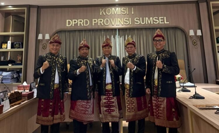 Toga hitam Chairul S Matdiah Masukan Sel Direktur Perusahaan Sawit Asal Malaysia ke Penjara
