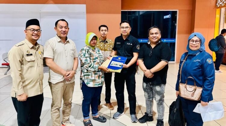 Penuh Haru, Pemkab Muba dan BP3MI Sumsel Fasilitasi Pemulangan Anak Pekerja Migran yang Terlantar di Malaysia, Langsung Diserahkan ke Ibu Kandung di Bandara SMB II