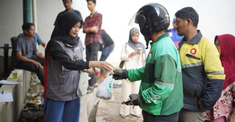 PT Pegadaian Kanwil III Sumbagsel Salurkan Hampir 2.000 Paket Daging Kurban untuk Masyarakat