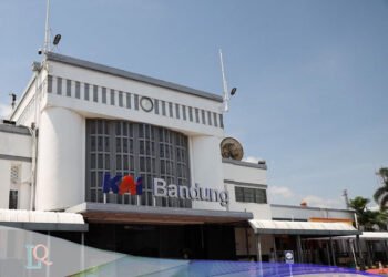 pernak-pernik klub sepak bola