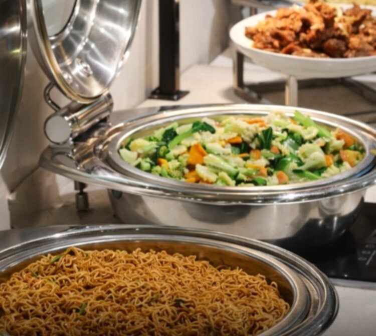 NIKMATI SENSASI KULINER ISTIMEWA LEWAT FWB (FAVE WONDERFUL BUFFET) HANYA RP.88.000 NETT PERPAX (eat, sing, and be happy)